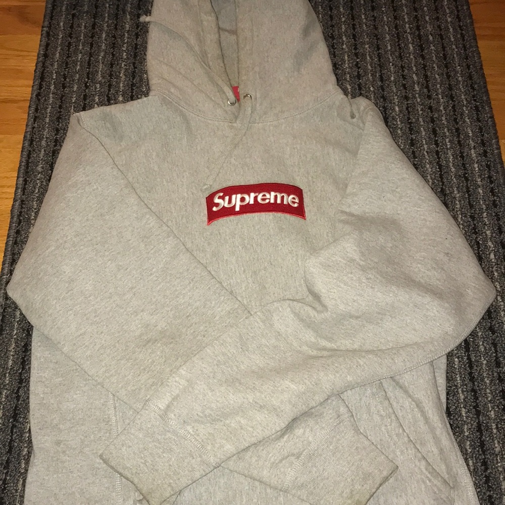 SUPREME grey box logo, size M